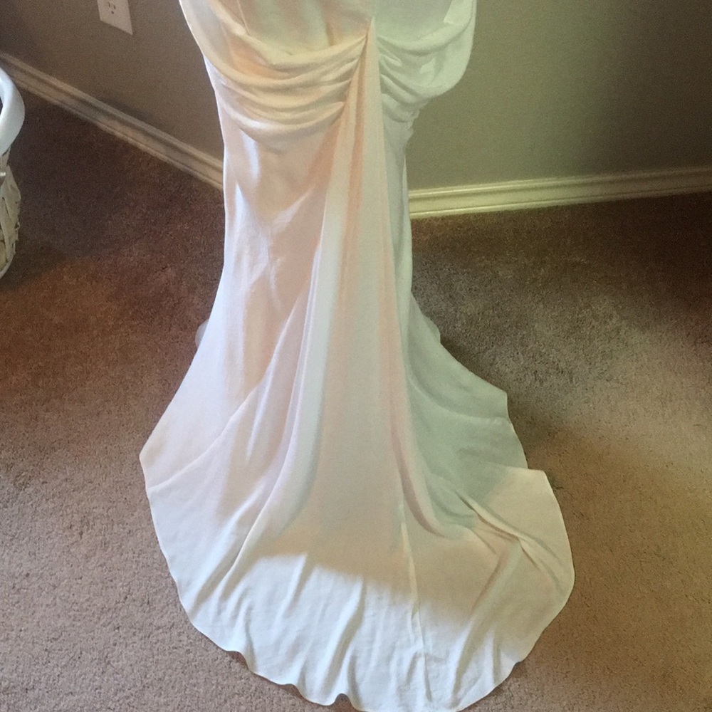 ⭐️⭐️⭐️Oscar Worthy Formal Gown! - Picture 7 of 8